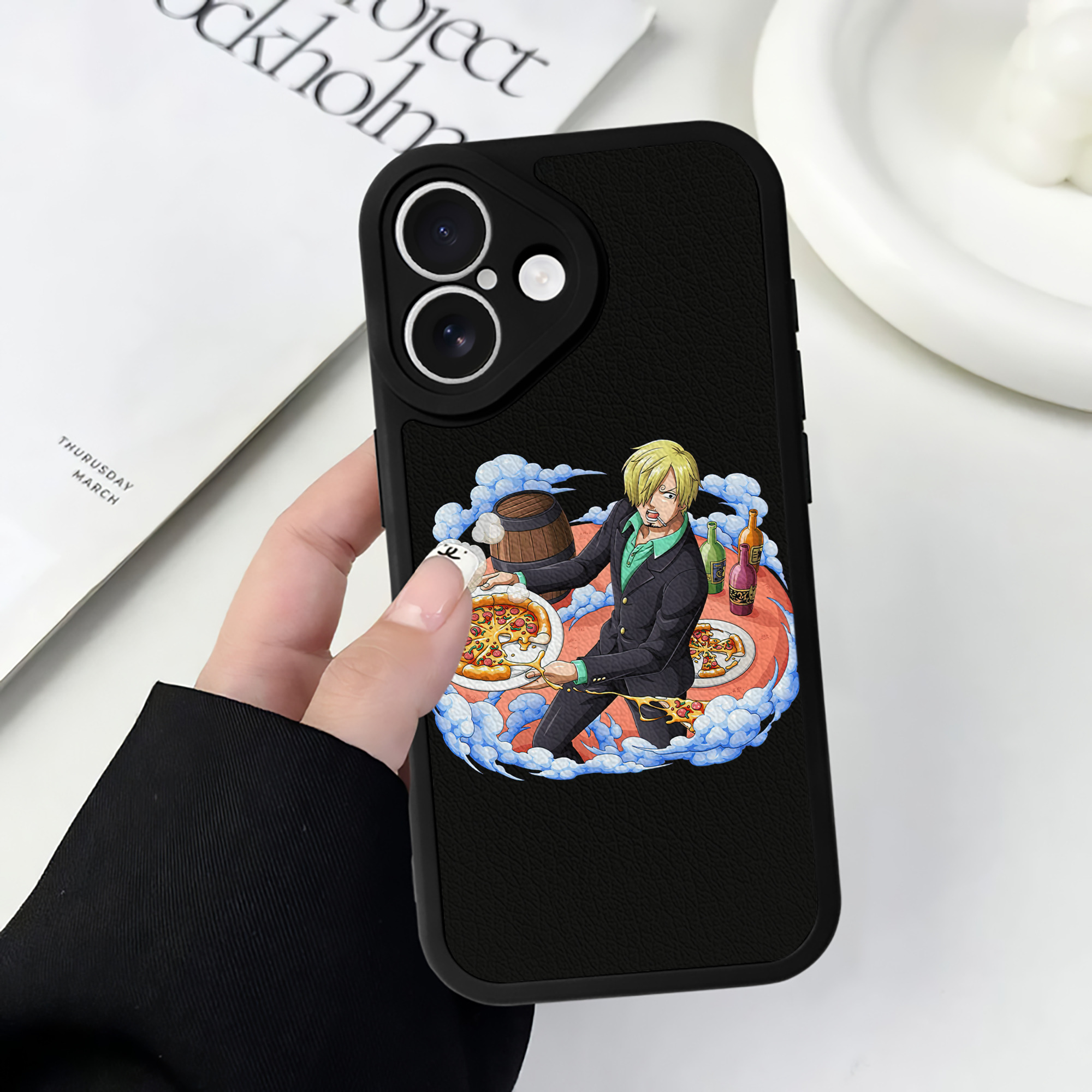 （画像用） ワンピース サンジ ONE PIECE Sanji 【iPhone 16シリーズ対応】シリコンスマホケース（レザー調） 材質：シリコン